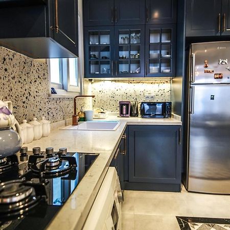 Center Of City In Besiktas 2 Plus 1 With 2 Bathroom And 3 Air Conditioner Истанбул Екстериор снимка