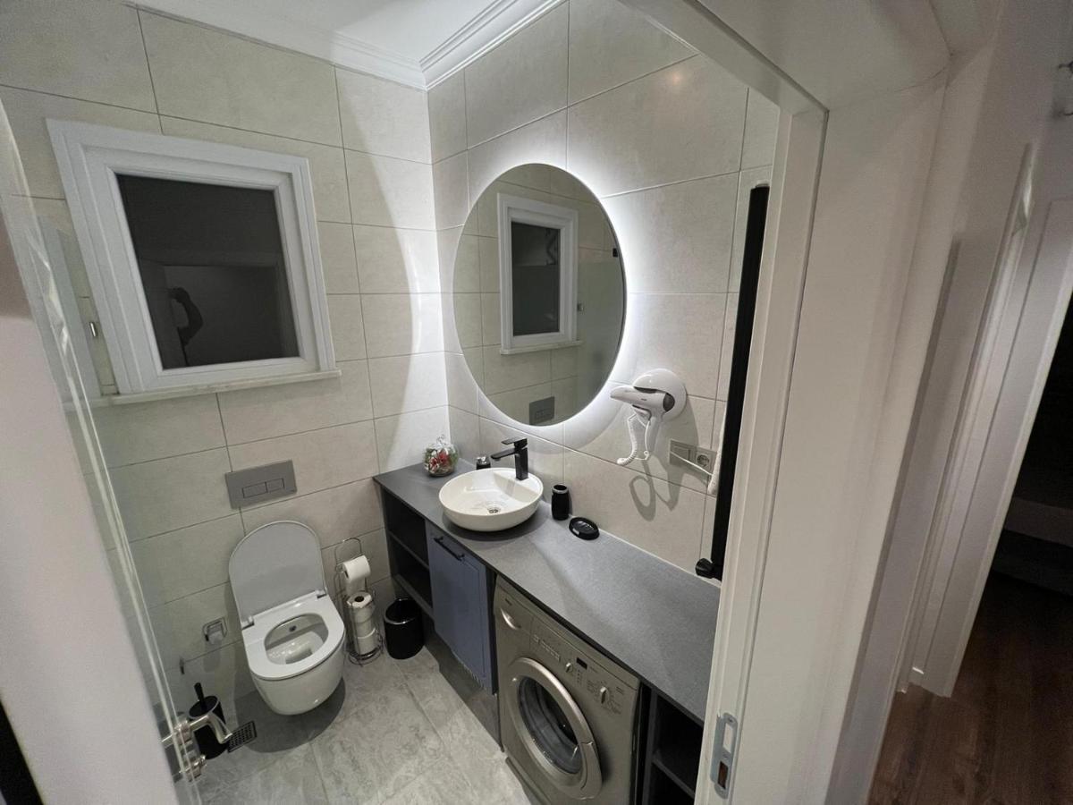 Center Of City In Besiktas 2 Plus 1 With 2 Bathroom And 3 Air Conditioner Истанбул Екстериор снимка
