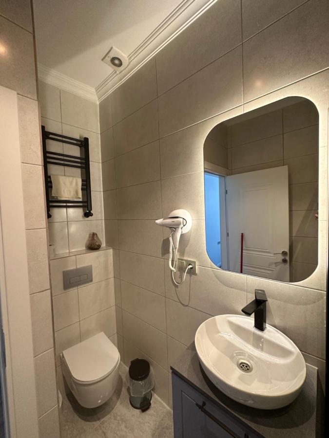 Center Of City In Besiktas 2 Plus 1 With 2 Bathroom And 3 Air Conditioner Истанбул Екстериор снимка