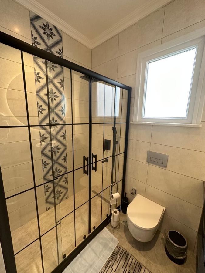 Center Of City In Besiktas 2 Plus 1 With 2 Bathroom And 3 Air Conditioner Истанбул Екстериор снимка