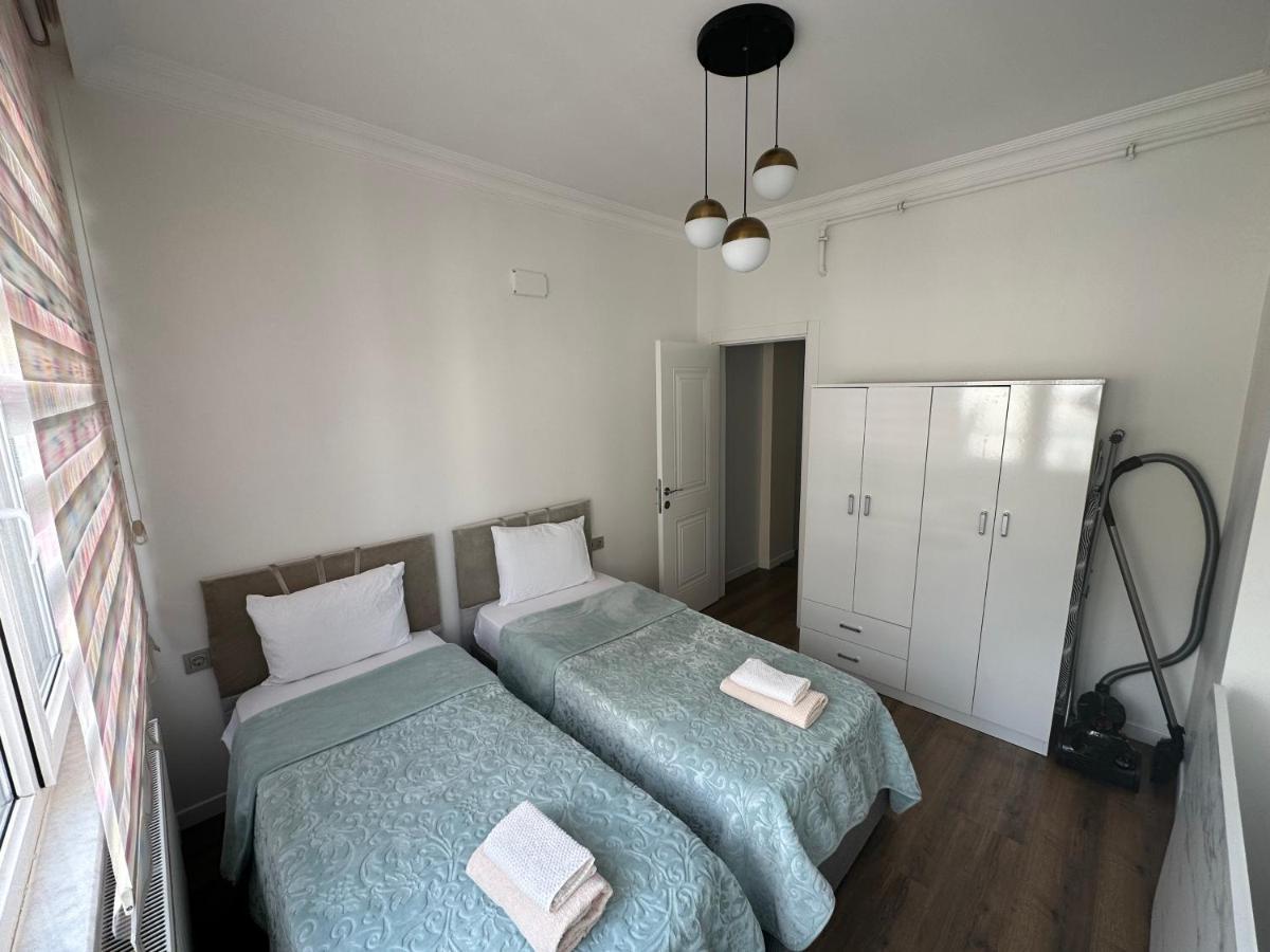 Center Of City In Besiktas 2 Plus 1 With 2 Bathroom And 3 Air Conditioner Истанбул Екстериор снимка