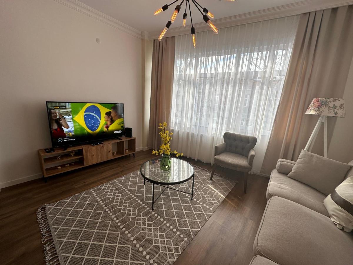 Center Of City In Besiktas 2 Plus 1 With 2 Bathroom And 3 Air Conditioner Истанбул Екстериор снимка